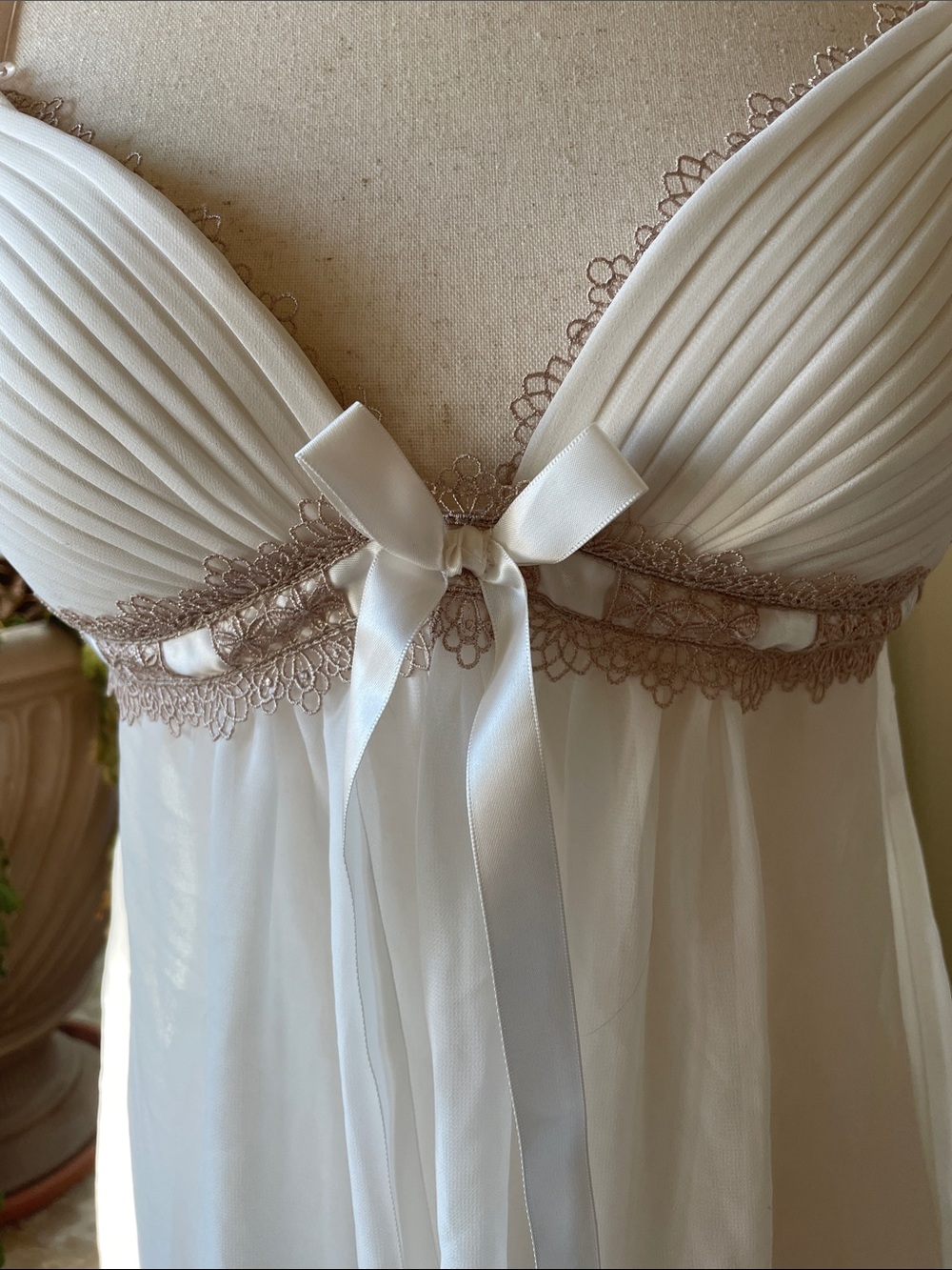 Linea Donatella white dainty lingerie night slip - Picture 3 of 8
